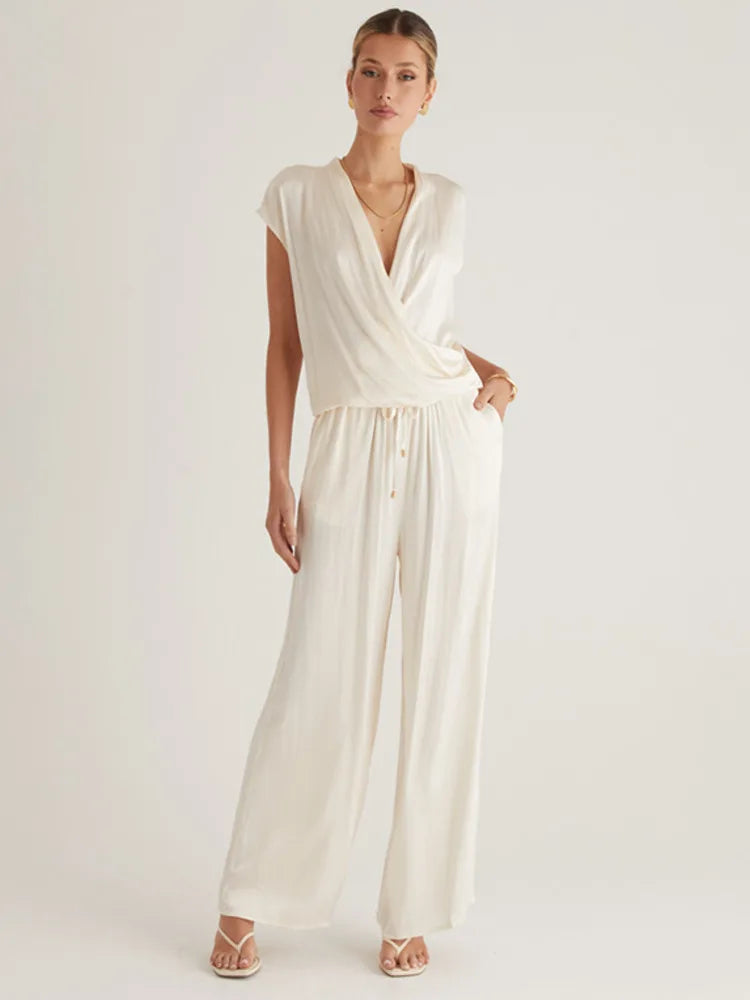 חליפת סאטן אלגנטית